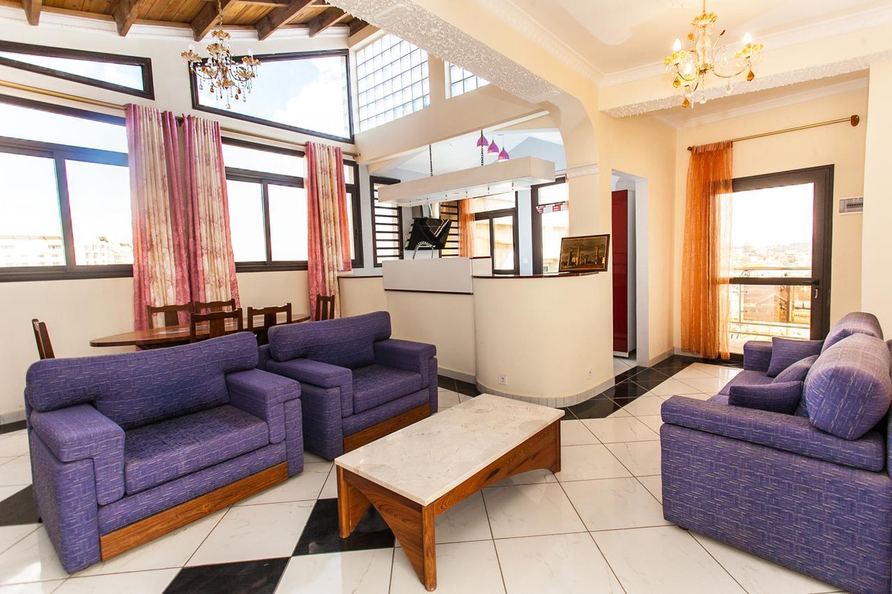 Oceanis Home & Voyages Ivato  Buitenkant foto