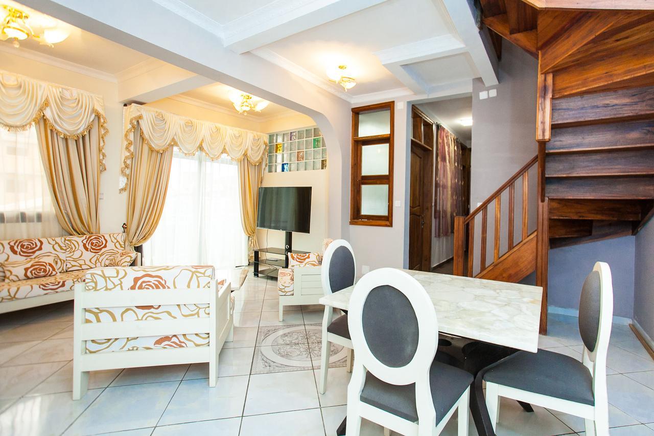 Oceanis Home & Voyages Ivato  Buitenkant foto