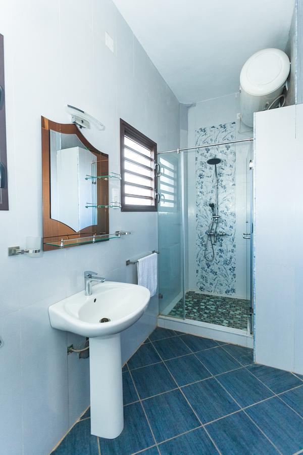 Oceanis Home & Voyages Ivato  Buitenkant foto