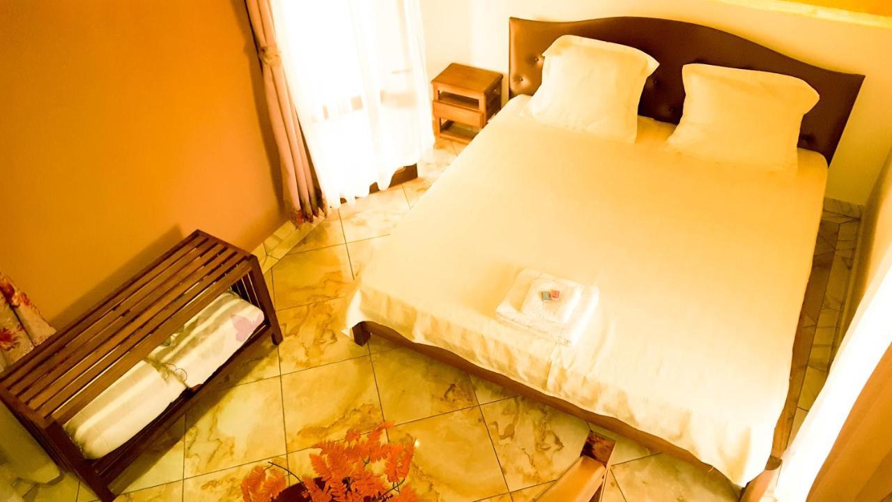 Oceanis Home & Voyages Ivato  Buitenkant foto